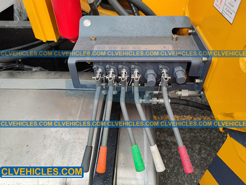 truck with 10t folding crane