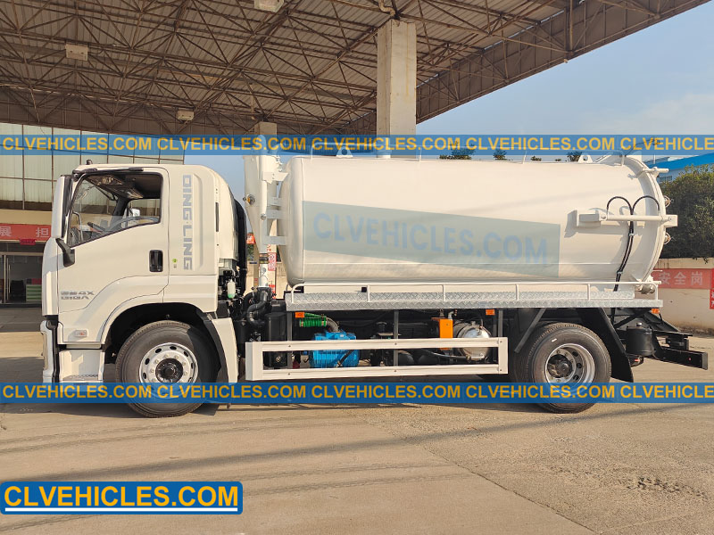 ISUZU Vacuum Tank Truck
