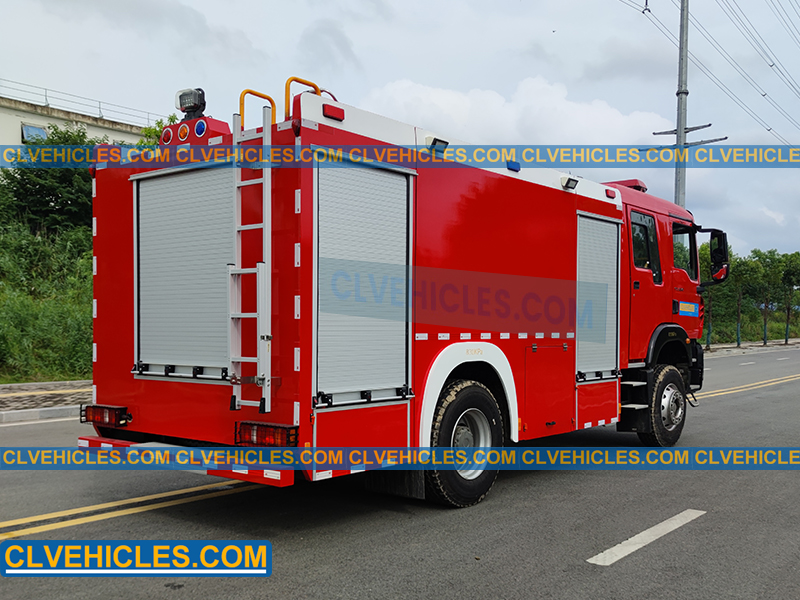 Foam fire fighting truck