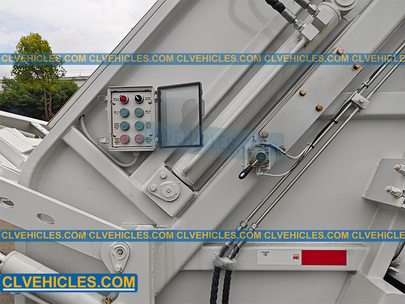 ISUZU garbage compactor