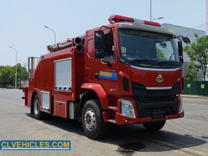 Caminhão de bombeiros com plataforma aérea
