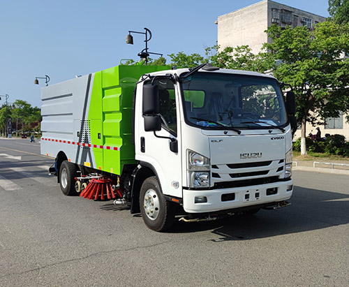 Uma unidade de caminhões varredores rodoviários de alta pressão ISUZU KV600 é enviada para o Vietnã
