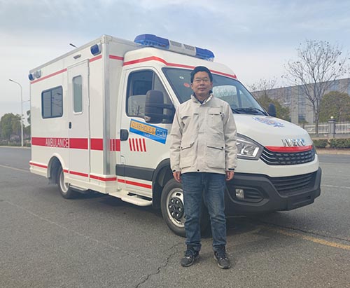 Uma unidade de ambulância do tipo cabine quadrada IVECO DAILY para a Nigéria