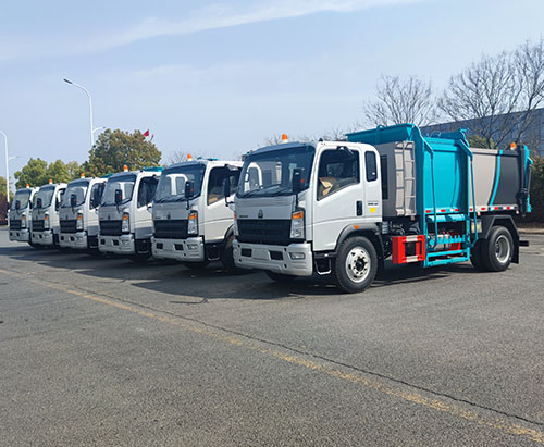 Seis unidades de caminhão compactador de lixo de carga lateral são enviadas para Uganda