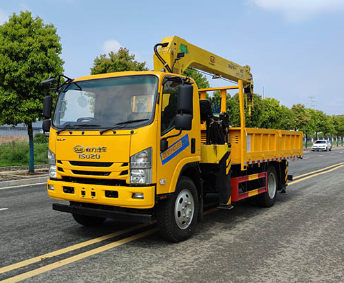 Uma unidade de caminhão de carga ISUZU RHD com guindaste de 7 toneladas enviada para o Paquistão.