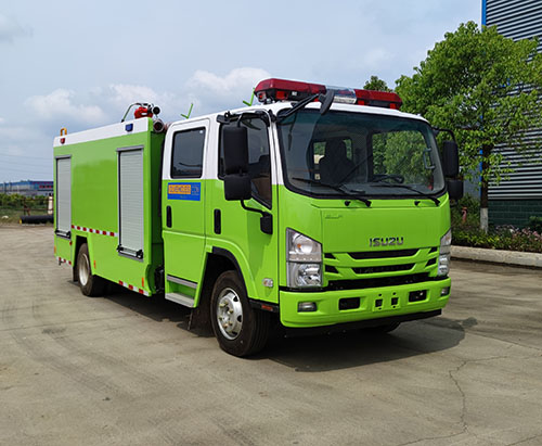 Uma unidade do caminhão de combate a incêndio ISUZU ELF 5000L é enviada para o Peru.