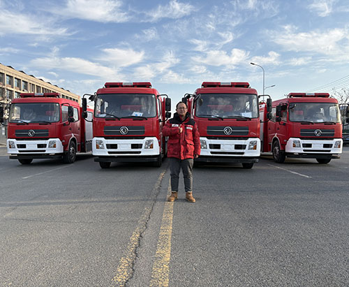 Quatro unidades de 6000L de caminhão de combate a incêndio navio para a Arábia Saudita