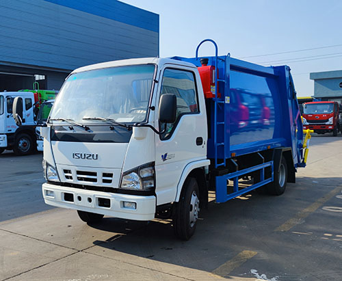 Uma unidade de caminhão de lixo compactador ISUZU é enviada para as Ilhas Cayman