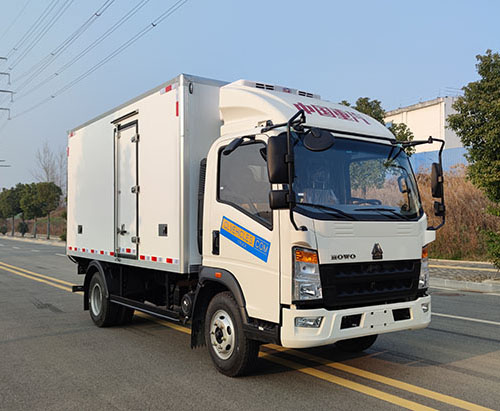 Uma unidade de caminhão frigorífico HOWO de 5 toneladas enviada para a Nigéria.