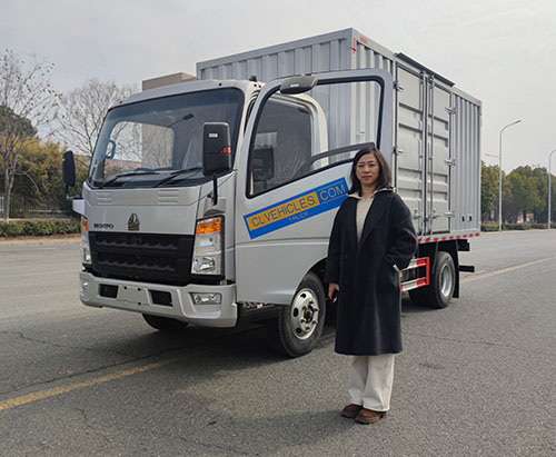 Uma unidade de HOWO 5TON van Box Truck Ship para Uganda