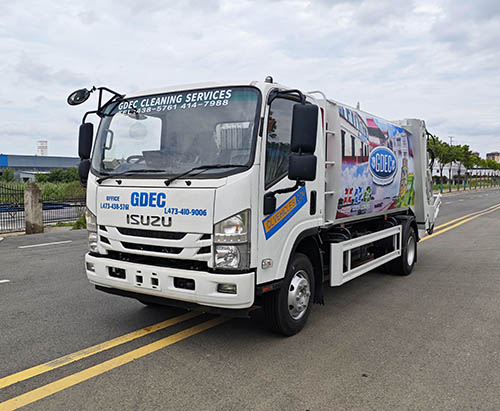 Uma unidade de caminhão compactador de lixo ISUZU ELF 190hp RHD de 9CBM enviar para Greneda
