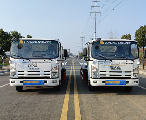 Duas unidades do caminhão guincho plataforma ISUZU ELF são enviadas para as Filipinas.