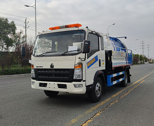 Uma unidade de caminhão a vácuo a jato de água RHD 8000L é enviada para o Zimbábue