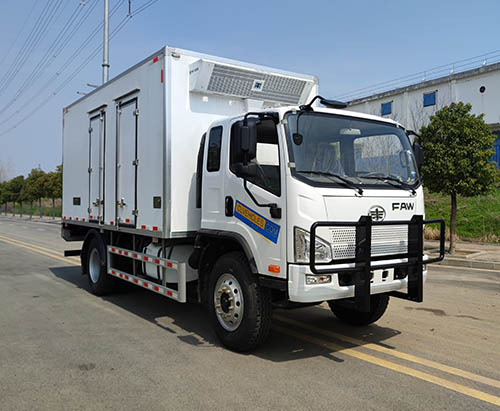 Uma unidade de caminhão de transporte de peixe vivo FAW de 5m para o Mali